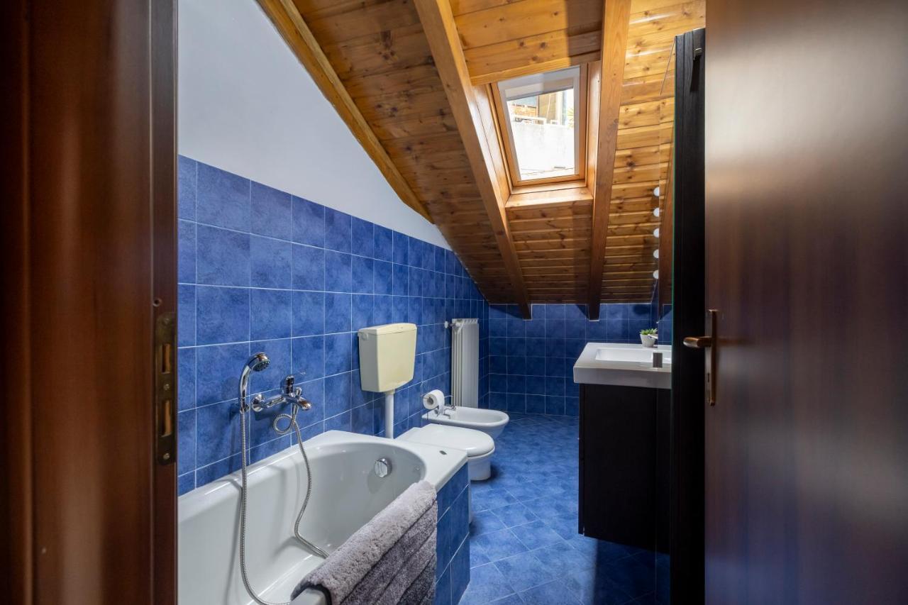 Leonardo Academy In 5' - Parcheggio Gratis - Laghi & Wi-Fi Apartman Sesto Calende Kültér fotó