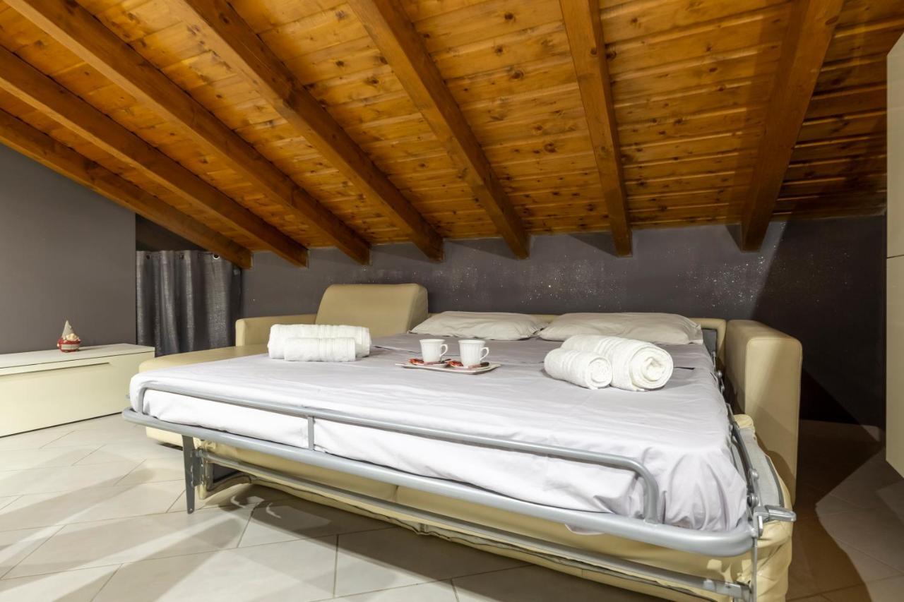 Leonardo Academy In 5' - Parcheggio Gratis - Laghi & Wi-Fi Apartman Sesto Calende Kültér fotó